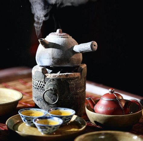 Making Chinese tea | Gong Fu cha | CHINA the origin of TEA | pinned by http://www.cupkes.com/ Cuppa Tea, Tea Culture, Japanese Tea Ceremony, Japanese Sweets, Tea Art, Chinese Tea, My Cup Of Tea, Purim, Japanese Tea