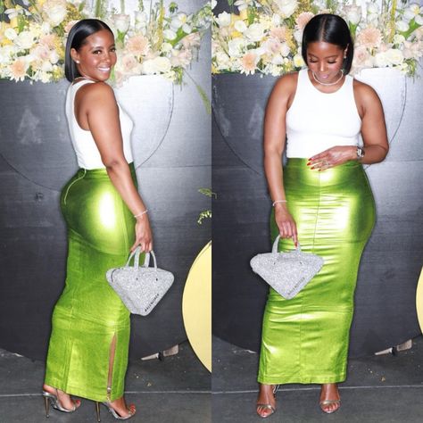 Lime Green Skirt Outfit, Metallic Skirt Outfit, Skirt Outfit Black Women, Green Skirt Outfit, Metallic Outfit, Green Skirt Outfits, Lime Green Skirt, Outfit Black Women, Fly Fits