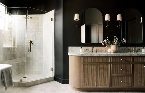 Bathroom Design Traditional, Moody Bathroom Design, Modern Style Ideas, Mcgee Bathroom, White Oak Vanity, Arched Mirrors, Lodge Bathroom, Dollhouse Renovation, Moody Bathroom