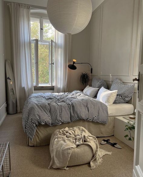 Casa Vintage, Decor 2024, Redecorate Bedroom, Cozy Room Decor, Minimalist Room, Dream Room Inspiration, Room Makeover Bedroom, Room Makeover Inspiration, Apartment Inspiration