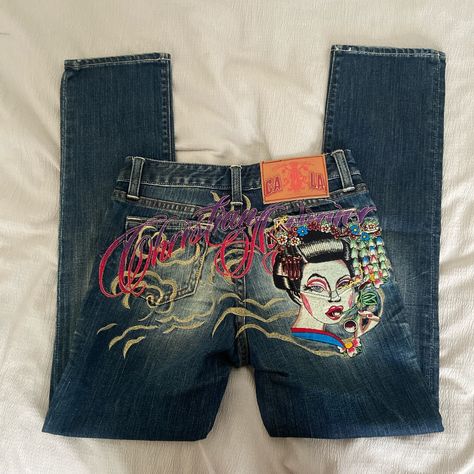 Bleach Dyed Jeans, Punk Style Outfits, Geeky Clothes, Christian Audigier, Cute Pants, 2000s Fashion Outfits, Swaggy Outfits, Clothing Hacks, Really Cute Outfits