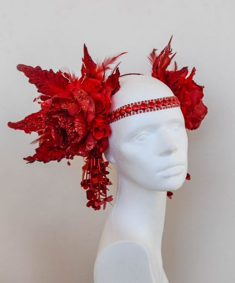 Red Headpiece, Piercing Jewelry Ideas, Festival Headpiece, Festival Mode, Headpiece Diy, High Fashion Makeup, Rose Crown, Look Festival, Piercings Unique