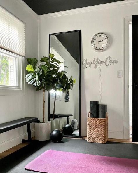 7 Insanely Clever Ideas For Your Mini Home Gym - Home Chic & Comfort Minimal Home Gym Design, Women’s Home Gym Decor, Home Gym Spare Bedroom, Workout Area In Small Space, Workout Corner In Bedroom, Gym Corner At Home, Home Gym Ideas Small Bedroom, At Home Gym Room Small Spaces, Small Home Gym Design