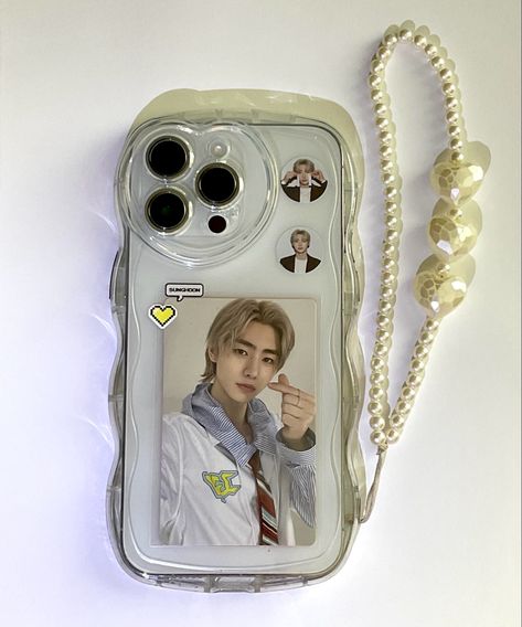 Manifesto Day 1, Clear Phone Case Design, Kpop Phone Cases, Diy Phone Case Design, Kpop Diy, Diy Case, Iphone Case Stickers, Collage Phone Case, Phone Inspiration