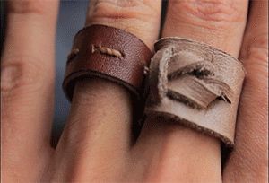 Diy Leather Rings, Scrap Leather Projects, Leather Charms, Leather Rings, Diy Leather Working, Trippy Pictures, Scrap Projects, Leather Patterns, Leather Scrap