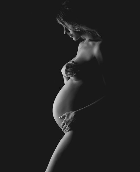 Lola Melani, Pregnancy Belly Photos, Luxury Portrait, Maternity Studio, Silhouette Photography, Maternity Photography Poses, Maternity Portraits, Pregnant Woman, Photographing Babies