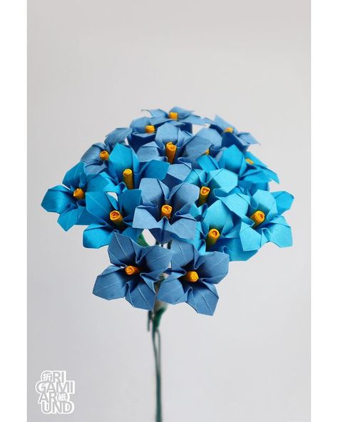 Istvan Hernek (@origamiaround) • Instagram-fényképek és -videók Diy Floral Backdrop, Paper Peonies Tutorial, Peony Tutorial, Blue Origami, Origami Flower Bouquet, Origami Lily, Craft Ideas Paper, Paper Peony, Flower Boquet