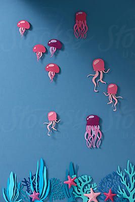 Paper Sea Creatures, Underwater Props, Water Themed Crafts, Birthday Hacks, Aquarium Craft, Under The Sea Crafts, Underwater Party, Jellyfish Decorations, Sea Creatures Art