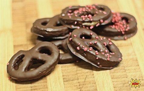 Chocolate-Covered Protein Pretzels - Bodybuilding.com Protein Pretzels, Protein Ideas, Fitness Foods, Clean Desserts, Dark Chocolate Recipes, Sweets Ideas, Wls Recipes, Fit Recipes, Protein Baking