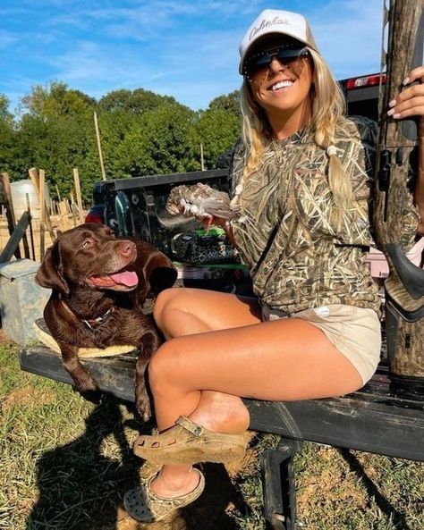 Cami Mantilla, Country Outfits Women, Adorable Baby Animals, Dog Hunting, Archery Girl, Cute Country Couples, Hunting Girls, Hunting Life, Hunting Women