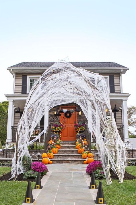 Halloween DIY Decor Ideas Cobweb Archway Halloween Diy Outdoor, Easy Diy Halloween Decorations, Homemade Halloween Decorations, Creepy Decor, Easy Halloween Decorations, Diy Halloween Decor, Halloween Tattoo, Spooky Halloween Decorations, Homemade Halloween