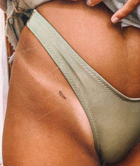 Small Side Hip Tattoos, Pepper Tattoo, Side Hip Tattoos, Bum Tattoo, Hip Tattoos Women, Smaller Hips, Dainty Tattoos, Tattoo Life, Hip Tattoo