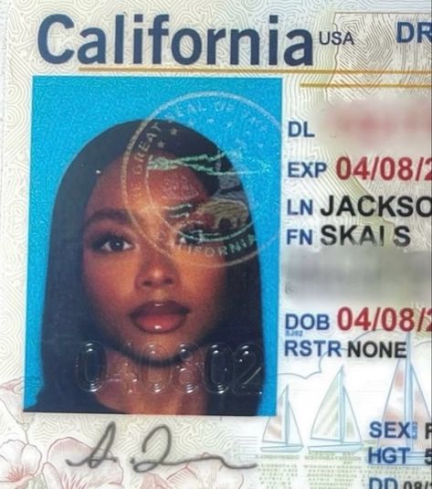 Pretty Id Card Picture, Passport Pictures, Skai Jackson, Passport Online, Passport Photo, Id Photo, Things To Do When Bored, Model Aesthetic, Picture Day