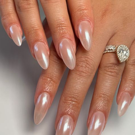 Such a classic nail set, chrome topper please ✨ #fyp #fypシ #nailfeed #summernail #nailtoinspire #gelextensions #gelxnails #gelxnailsystem #almondnails #nails #nailaddict #pinknails #haileybieber #frenchtipnails #colorfulnails #nailreels #nailroom #nailtech #nailtrends #chromenails #classynails #chromenails Short Stilleto Chrome Nails, Simple Champagne Nails, Champaign Chrome Nails, Champagne Gold Chrome Nails, Classy Nails Oval, Basic Chrome Nails, Clear Chrome Nails Almond, Natural Nails Chrome, Plain Chrome Nails