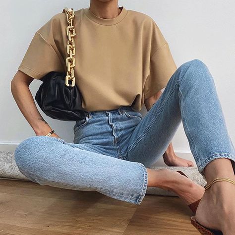 Petra (@pepamack) • Instagram photos and videos Minimal Stil, Straight Leg Jeans Outfits, Nude Outfits, Beige Outfit, Pastel Fashion, Tshirt Outfits, Minimal Fashion, Outfits Casuales, Cute Casual Outfits