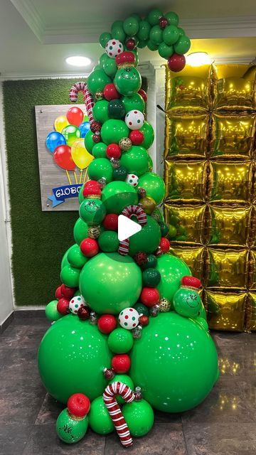 Grinch Balloon Tree, Grinch Balloon Arch, Balloon Christmas Tree, Christmas Tree Food, Balloon Christmas, Balloon Tree, Grinch Trees, Balloon Arches, Big Balloons