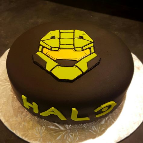 Halo cake Halo Cakes For Boys, Pastel Halo, Halo Birthday Cake, Halo Birthday Parties, Halo Cake, Halo Birthday, Wedding Cake Floral, Halo Party, Video Game Cakes