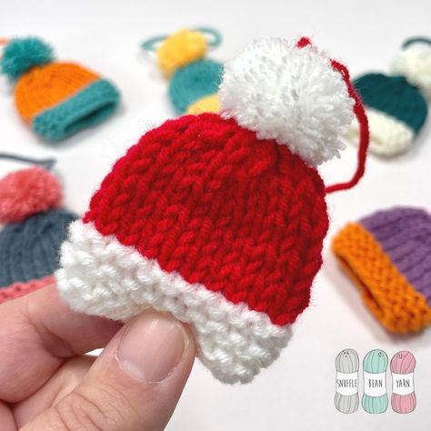 ... Mini Knit Hat Ornaments, Knit Christmas Tree Ornaments Free Pattern, Knit Ornaments Patterns Free Easy, Knit Ornament Pattern, Knit Ornaments, Mini Santa Hat, Knitted Santa, Christmas Knitting Projects, Knit Christmas Ornaments