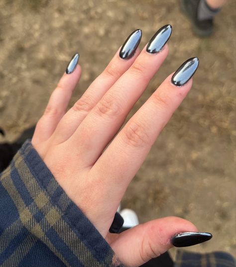 Black Iridescent Nail Designs, Black And Irridescent Nails, Black Nails With Iridescent Chrome, Black Rainbow Chrome Nails, Black Holo French Tip Nails, Black Chrome Nails, Black Chrome, Chrome Nails, Black Nails