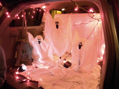 50 Trunk-or-Treat Decorating Ideas You Wish You Had Time For #halloween #trunkortreat Night Lanterns, Halloween Car Decorations, Luau Ideas, Trunk Or Treat Ideas, Hallowen Ideas, Nintendo Console, Party Hardy, Jeep Ideas, Halloween Traditions