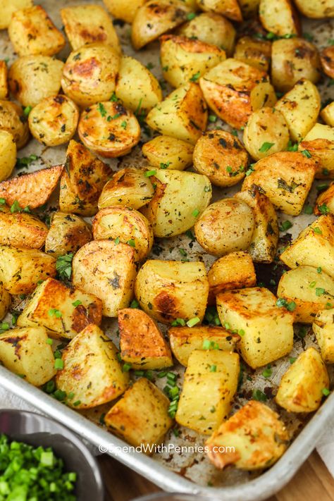 Oven Roasted Potatoes are a very simple but delicious side dish that goes with pretty much any meal!  #spendwithpennies #easysidedish #roastedpotatoes #ovenroasted #potatoes #freshherbs Oven Roasted Potatoes Easy, Potatoes In The Oven, Perfect Roast Potatoes, Slow Cooker Roast Beef, Potatoes In Oven, Oven Roasted Potatoes, Seasoned Potatoes, Roasted Potato Recipes, Easy Grilled Chicken