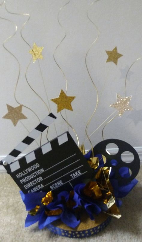 Movie Theme Decorations, Hollywood Theme Party Decorations, Hollywood Prom, Hollywood Birthday Parties, Red Carpet Theme, Awards Banquet, Gold Centerpiece, Hollywood Birthday, Trendy Party Decor