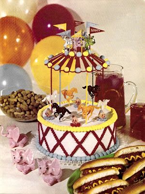 and everything else too: 70s Fun Cakes and Cake Toppers! Retro Desserts, Vintage Sweets, Vintage Birthday Parties, Food Vintage, Vintage Birthday Cakes, Illustration Kunst, Homemade Birthday Cakes, Vintage Dessert, Gateaux Cake