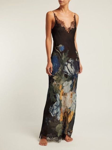 Slip Dress Aesthetic, Lace Silk Dress, Carine Gilson, Fancy Gowns, Fashion Office, Mode Boho, Silk Floral Dress, Silk Slip Dress, Silk Slip