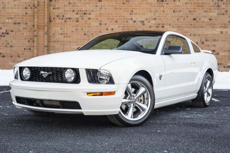 2009 Ford Mustang GT (Performance White, 4.6L V8, 5-speed) Glass Roof Panels, 2009 Mustang, 2009 Ford Mustang, Ford Mustang Car, Pimped Out Cars, 45th Anniversary, Car Cleaning Hacks, Mustang Cars, Glass Roof