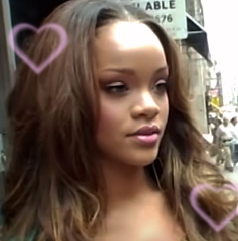 𝐀𝐚𝐥𝐢𝐲𝐚𝐡 ✰ on Twitter: "Rihanna in 2005. https://t.co/5OhdYorbpt" / Twitter Rihanna 2000's, Cinnamon Hair, Light Makeup Looks, Black Femininity, Bad Gal, Rihanna Fenty, Pretty Selfies, Soft Girl, Girly Girl