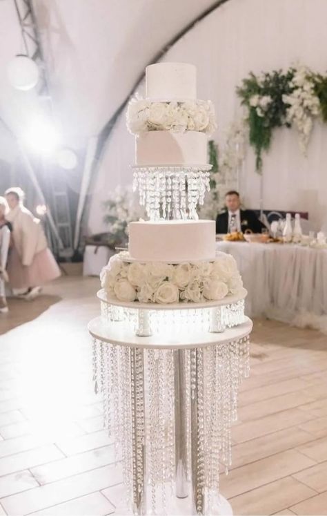 Sparkly Wedding Cakes, Hanging Cake, Professional Cake Decorating, Royal Wedding Cake, Cake Structure, Acrylic Cake Stands, Winter Wedding Decorations, Wedding Picture Poses, Wedding Cakes With Flowers