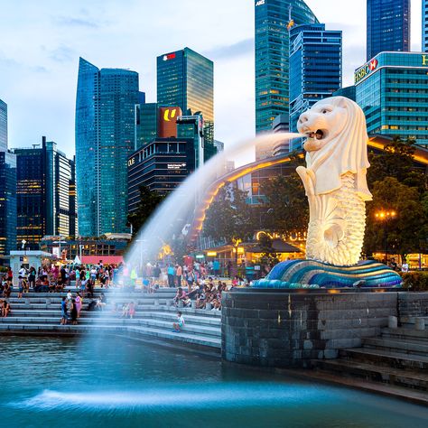 Sadly, one of Singapore’s massive Merlions will be demolished, but others stand proud as the city-state’s most enduring and mythic symbols. Singapore Wallpaper, Aloita Resort, Singapore Aesthetic, Singapore Merlion, Merlion Singapore, Singapore Tour Package, Holiday In Singapore, Singapore Itinerary, Singapore Tour