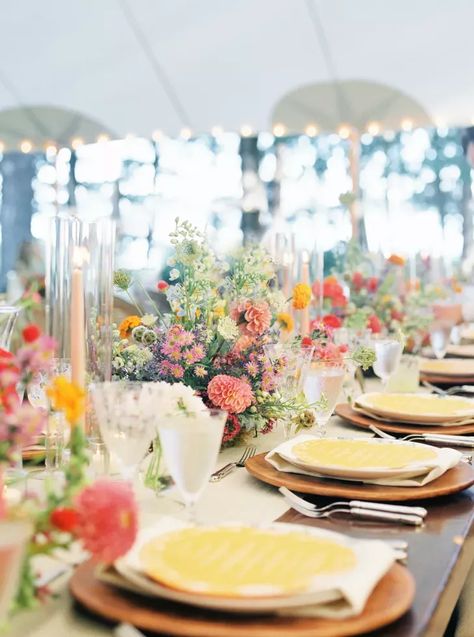 Round Table Wildflower Wedding, Wildflower Long Table Centerpiece, Wildflower Candle Centerpiece, Wildflower Centerpiece Wedding, Wildflower Table Setting, Wild Flower Centerpieces, Long Dining Tables, Farm Table Decor, Wildflower Centerpieces