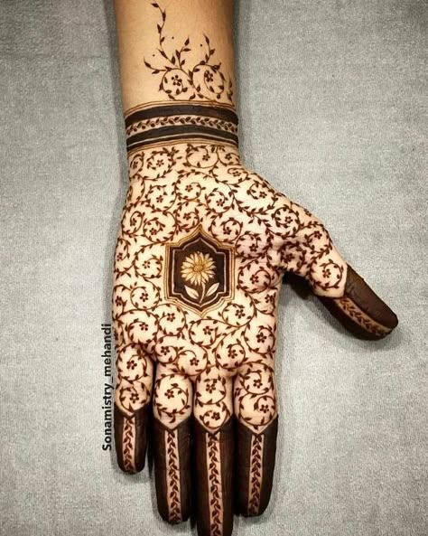 Jharokha-Inspired Mehndi Designs For Brides & Bridesmaids Mehendi Design For Wedding, Arabic Henna Designs Unique, Henna Designs Unique, Easy Mehndi Designs For Beginners, Hina Design, New Mehndi Design, Easy Mehndi Designs, New Mehndi, Arabic Henna Designs