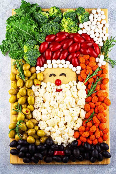 veggie platter for christmas Veggie Christmas Charcuterie Board, Santa Veggie Platter, Veggie Christmas Platter, Christmas Crudite Platter, Veggie Tray Christmas, Vegetable Boards, Christmas Vegetable Tray, Christmas Veggie Platter, Christmas Veggie Tray Ideas