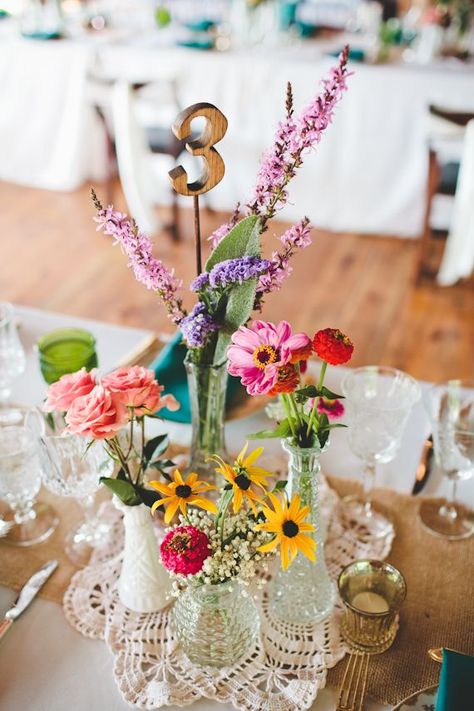 نباتات منزلية, Rustic Boho Wedding, בר מצווה, Farmhouse Wedding, Wildflower Wedding, Wedding Table Centerpieces, Wedding Mood, Trendy Wedding, Backyard Wedding