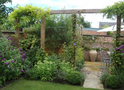 Garden Ideas Uk, Town Garden, Small City Garden, Garden Seating Area, Back Garden Design, Have Inspiration, Love Garden, Plants And Flowers, Small Garden Design