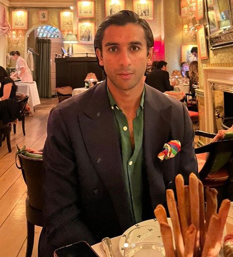 #pachojaipur Sawai Padmanabh Singh, Padmanabh Singh, Indian Royalty, Groom Dress Men, Dress Men, Girl Dinner, Happy Girl, Handsome Man, Indian Traditional