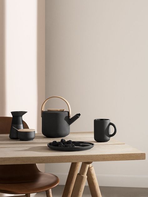 Top 6 picks from Interior Designer Ilaria Fatone: “Sometimes the simplest objects are the most beautiful” | Design Stories Asian Tea, Stoneware Teapot, Simple Object, Tea Culture, Fun Cup, Tea Collection, Milk Jug, Bed Duvet Covers, Bed Decor