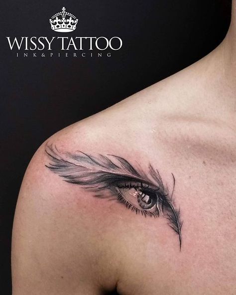 #WISSYTATTOO #jennifertorres #sevilla #ojo #eye #feather #pluma #hombro #shoulder #women #mujer #realismtattoo #realismo #real #tatuajes #tattoo #tattooed #tattooart #tattooartist #ink #inked #instatattoo Feather Tat, Eagle Feather Tattoos, Feather Tattoo Meaning, In Loving Memory Tattoos, Heaven Tattoos, Eyes Tattoo, Eye Sketch, Original Tattoos, Gaming Tattoo