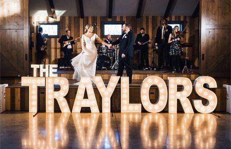 Wedding Name Lights, Light Up Signs For Wedding, Name In Lights Wedding, Wedding Signs Light Up, Marque Letters Wedding, Marquee Letters Wedding Receptions, Last Name Light Up Wedding Signs, Diy Wedding Marquee Letters, Light Up Block Letters Wedding