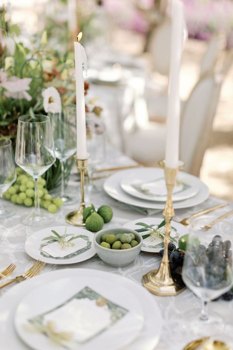 A Fresh Take on the Classic Italian Wedding: “Summer in Tuscany” - Magnolia Rouge Tuscan Wedding Table Setting, Tuscan Wedding Table, Tuscany Villa Wedding, Eva Aesthetic, Summer Wedding Aesthetic, Italian Style Wedding, Rustic Italian Wedding, Vintage Italian Wedding, Wedding In June