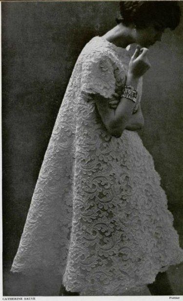 Fifties Wedding Dress, Evening Coat, And God Created Woman, Mode Tips, Fashion 1950s, Wedding Gowns Vintage, Vintage Couture, Vintage Bride, Angkor