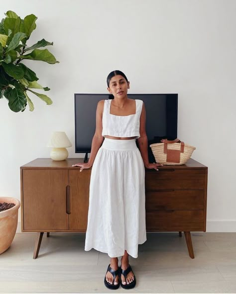 Monikh Dale, Wfh Outfits, Witch Cottage, Wild Goose, Classy And Elegant, 2023 Ss, White Linen Dresses, Linen Fashion, Closet Goals