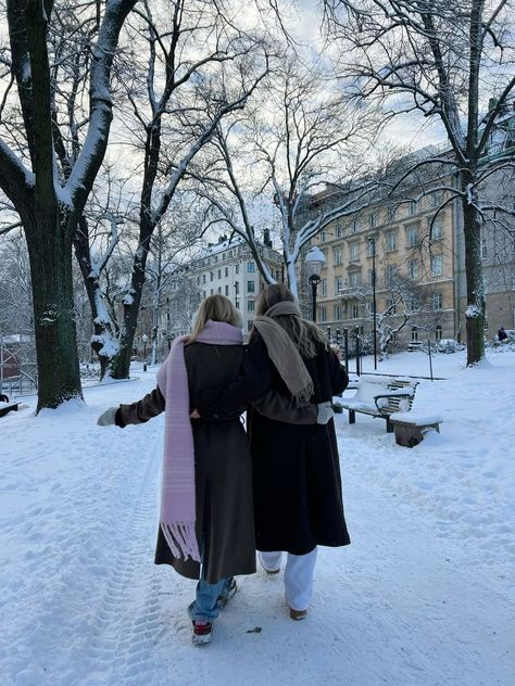 Travel Outfits Winter, Travel Outfit Plane Cold To Warm, Mode Gossip Girl, Winter Inspo, Winter Photos, Winter Love, Travel Outfits, Winter Vibes, Winter Break