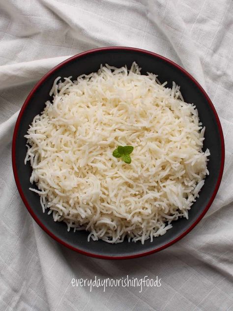 rice cooker basmati rice in a bowl Indian Basmati Rice, Basmati Rice Recipe, Rice In A Rice Cooker, One Pot Rice Meals, Basmati Rice Recipes, Indian Vegan, Cooking Basmati Rice, Spiced Rice, Rice Cooker Recipes