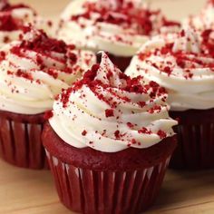 Red Velvet Cheesecake Box Cupcakes Recipe by Tasty Red Velvet Cheesecake Cupcakes, Cupcake Cheesecake, Cake Mix Cupcakes, Red Velvet Cupcakes Recipe, Cupcakes Red Velvet, Delicious Cupcakes Recipes, Velvet Cheesecake, Red Velvet Cake Recipe, Velvet Cake Recipes