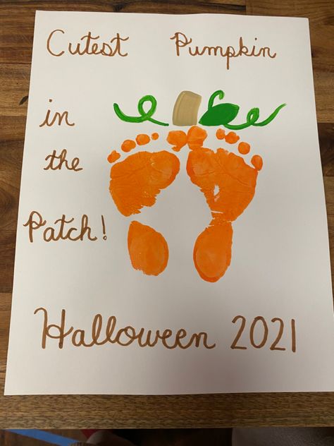 Footprint Pumpkin, Crafts For Infants, Newborn Crafts, Halloween Handprint Crafts, Baby Footprint Crafts, Baby Art Crafts, Baby Footprint Art, Halloween Crafts Preschool, October Activities