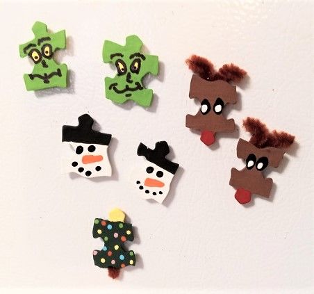 Puzzle Piece Crafts For Kids, Puzzle Crafts For Kids, Puzzle Ornaments, Jigsaw Puzzle Crafts, Puzzle Piece Crafts, Cardboard Puzzle, Christmas Bazaar, Craft Apron, Puzzle Crafts