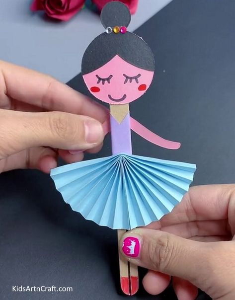 DIY Paper Ballerina Craft Tutorial For Kids Check more at https://www.kidsartncraft.com/easy-paper-doll-craft-tutorial/ Ballerina Craft, Paper Ballerina, Paper Doll Craft, Stick Crafts, Popsicle Stick Crafts, Popsicle Stick, Craft Tutorial, Popsicle Sticks, Fun Diy Crafts